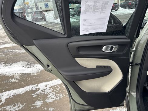 Used 2023 Volvo XC40 B5 Plus w/ Protection Package Premier image 31