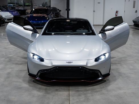 Used 2019 Aston Martin V8 Vantage Coupe RWD image 33