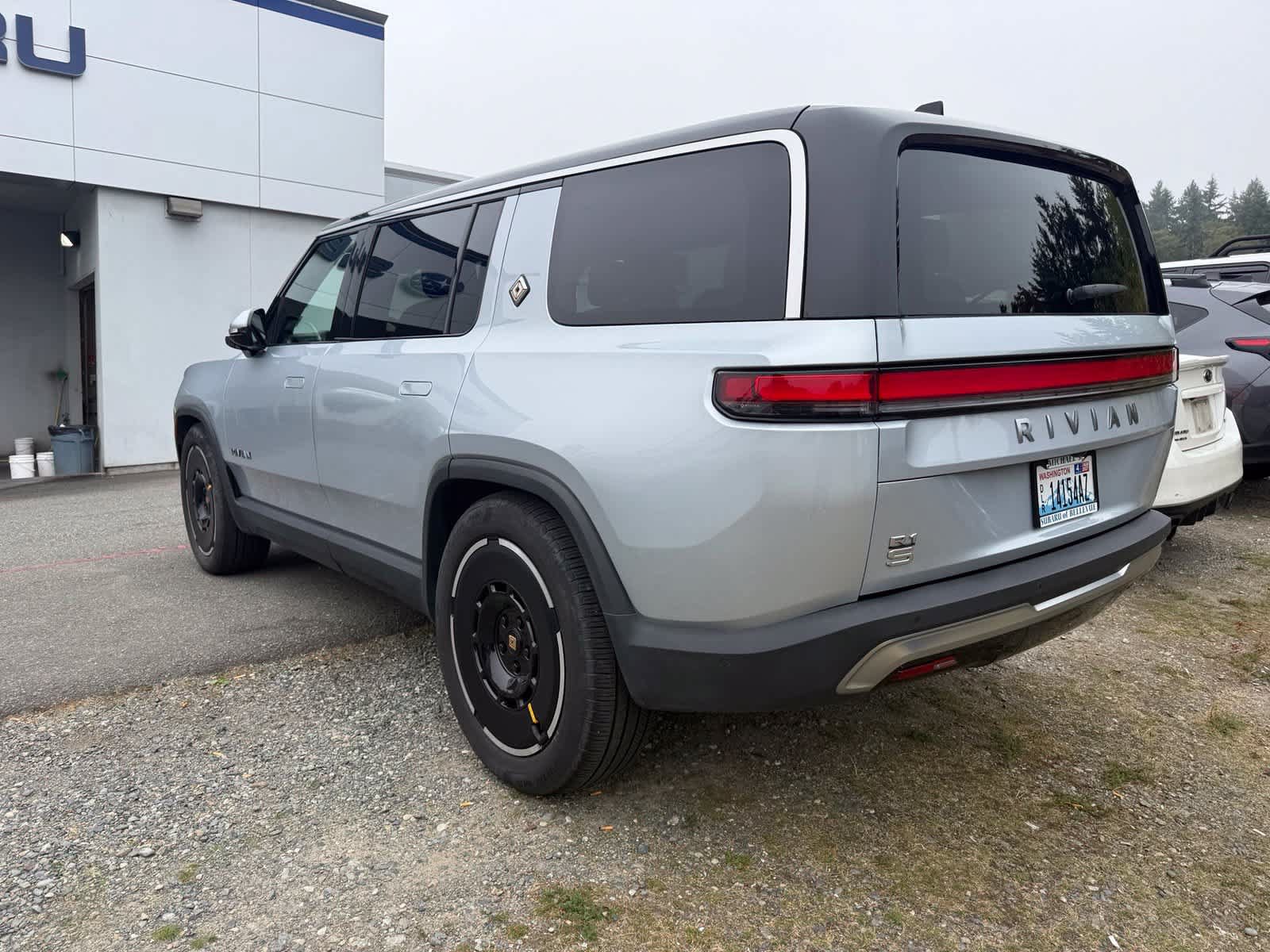 Used 2025 Rivian R1S Adventure Dual AWD/4WD image 2