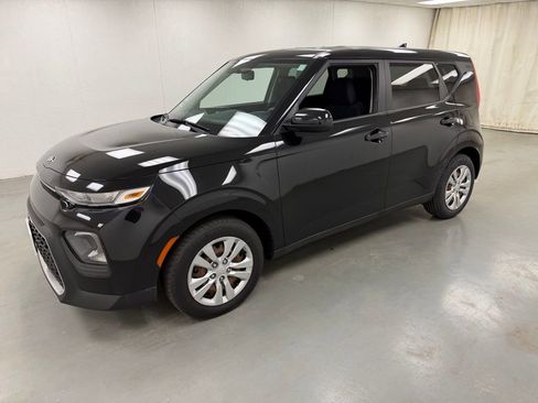 Used 2021 Kia Soul LX image 1