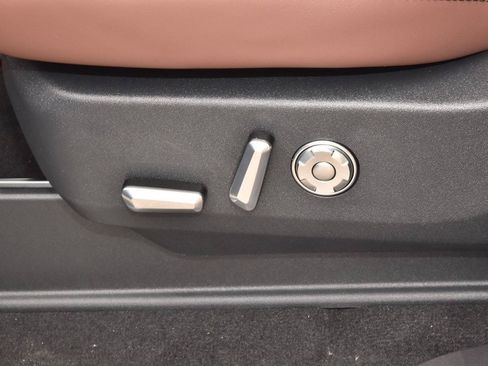 New 2026 Lincoln Navigator Reserve AWD/4WD image 38