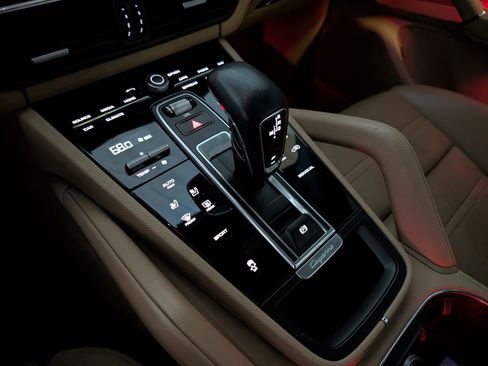 Used 2023 Porsche Cayenne image 41