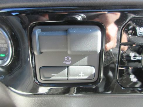 New 2026 GMC Sierra 1500 SLT image 21