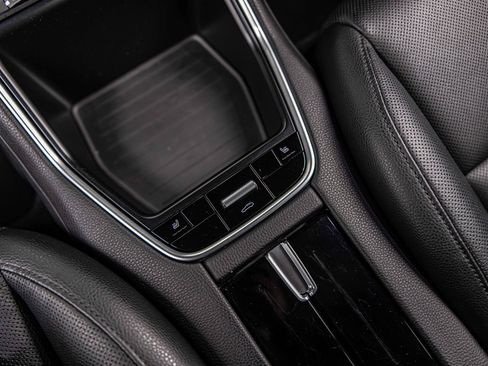 Used 2019 Porsche Panamera image 37