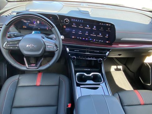 New 2026 Chevrolet Traverse RS w/ LPO, Floor Liner Package FWD image 12