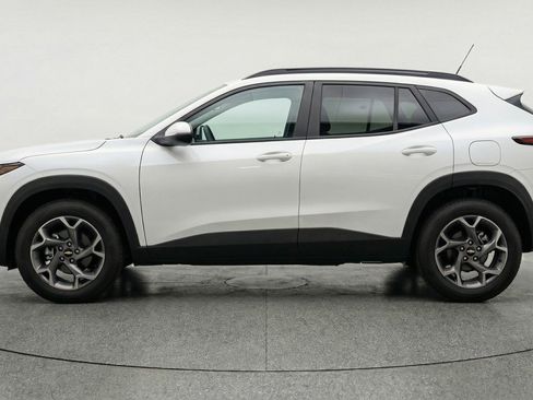 Used 2025 Chevrolet Trax LT image 5