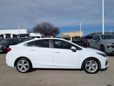 Used 2019 Chevrolet Cruze Premier image 3