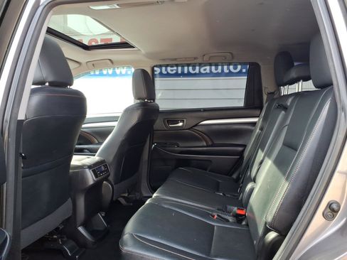 Used 2015 Toyota Highlander XLE image 12