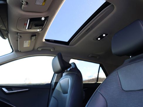 Used 2024 Kia Niro SX Touring image 21