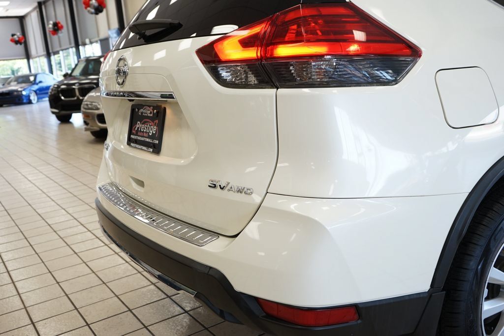 Used 2017 Nissan Rogue SV AWD/4WD image 16