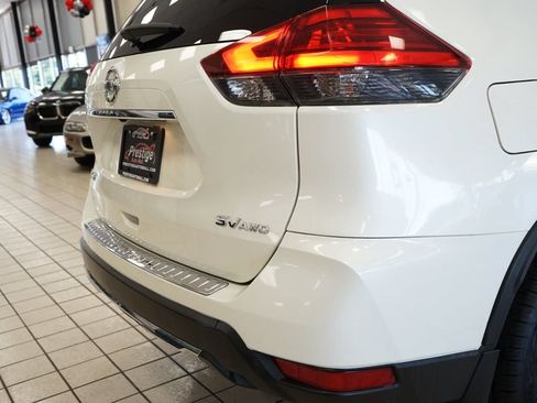 Used 2017 Nissan Rogue SV AWD/4WD image 16