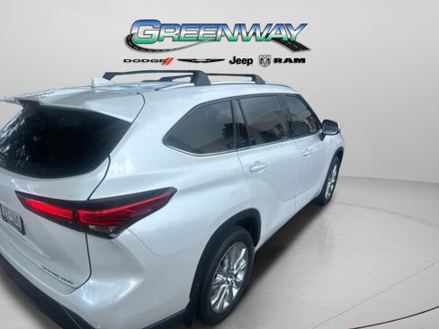 Used 2023 Toyota Highlander Limited AWD/4WD image 7
