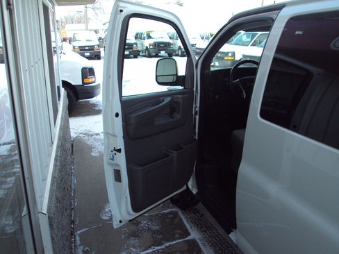 Used 2013 Chevrolet Express 1500 AWD image 15