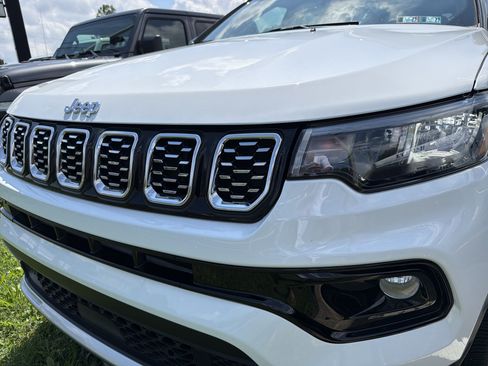 Certified 2025 Jeep Compass Limited AWD/4WD image 4