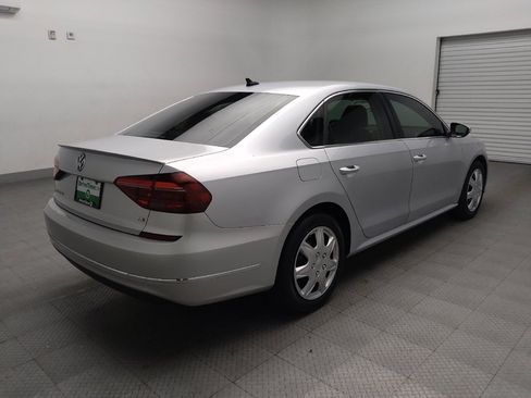 Used 2018 Volkswagen Passat 2.0T SE w/ SE Lighting Package image 9