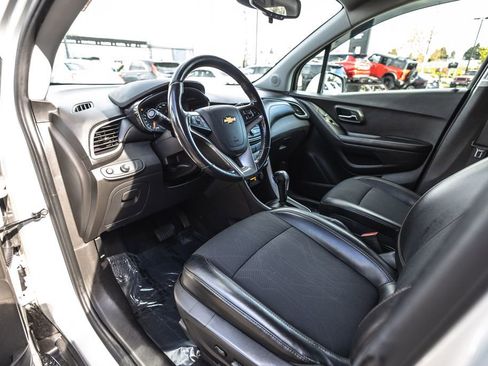 Used 2022 Chevrolet Trax LT w/ Driver Confidence Package AWD/4WD image 19