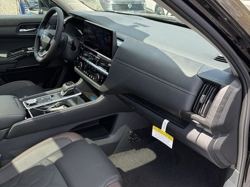 Used 2026 Nissan Pathfinder Platinum AWD/4WD image 32