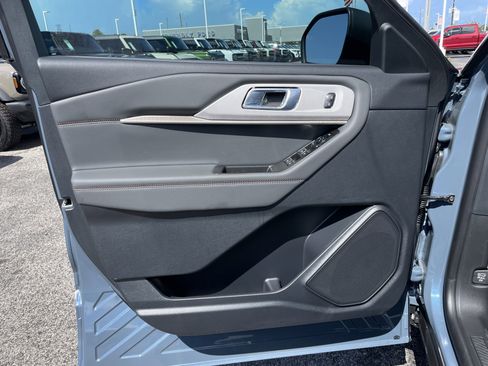 New 2025 Ford Explorer Active w/ Active Comfort Package image 13