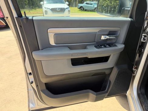 Used 2018 RAM 1500 Classic SLT RWD image 9