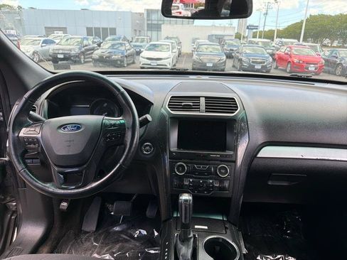 Used 2016 Ford Explorer XLT w/ Equipment Group 201A AWD/4WD image 29