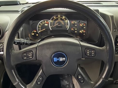 Used 2004 HUMMER H2 w/ Preferred Equipment Group AWD/4WD image 14