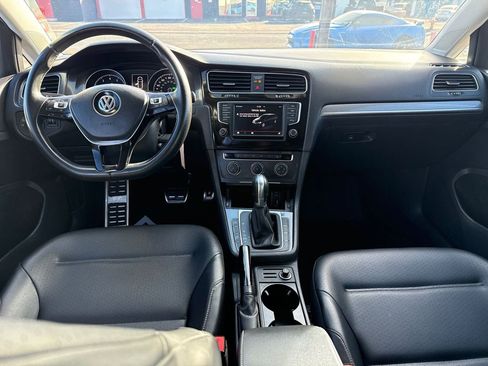 Used 2019 Volkswagen Golf Alltrack S image 17