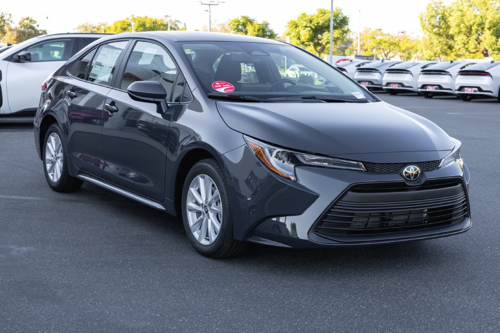 New 2027 Toyota Corolla LE w/ LE Premium Package FWD image 3