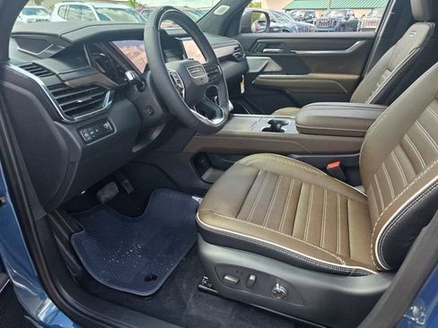 Used 2026 GMC Acadia Denali Ultimate FWD image 10