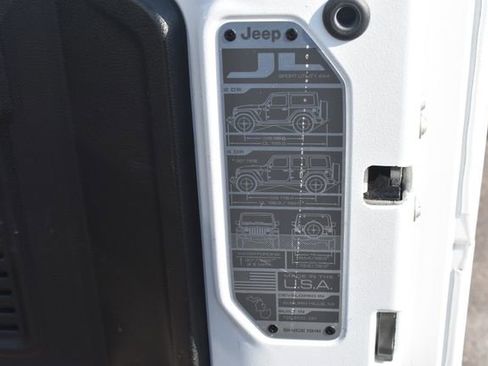 Used 2022 Jeep Wrangler Unlimited Sahara image 16