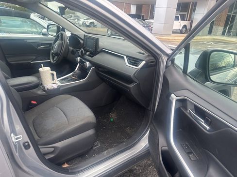 Certified 2022 Toyota RAV4 XLE w/ Convenience Package image 8