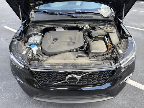 Certified 2025 Volvo XC40 B5 Plus AWD/4WD image 36