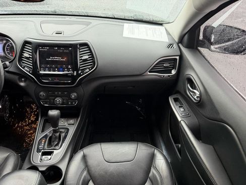 Used 2019 Jeep Cherokee Limited image 23