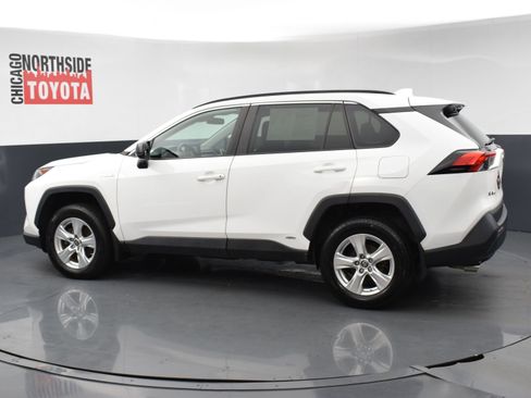 Used 2021 Toyota RAV4 LE AWD/4WD image 2