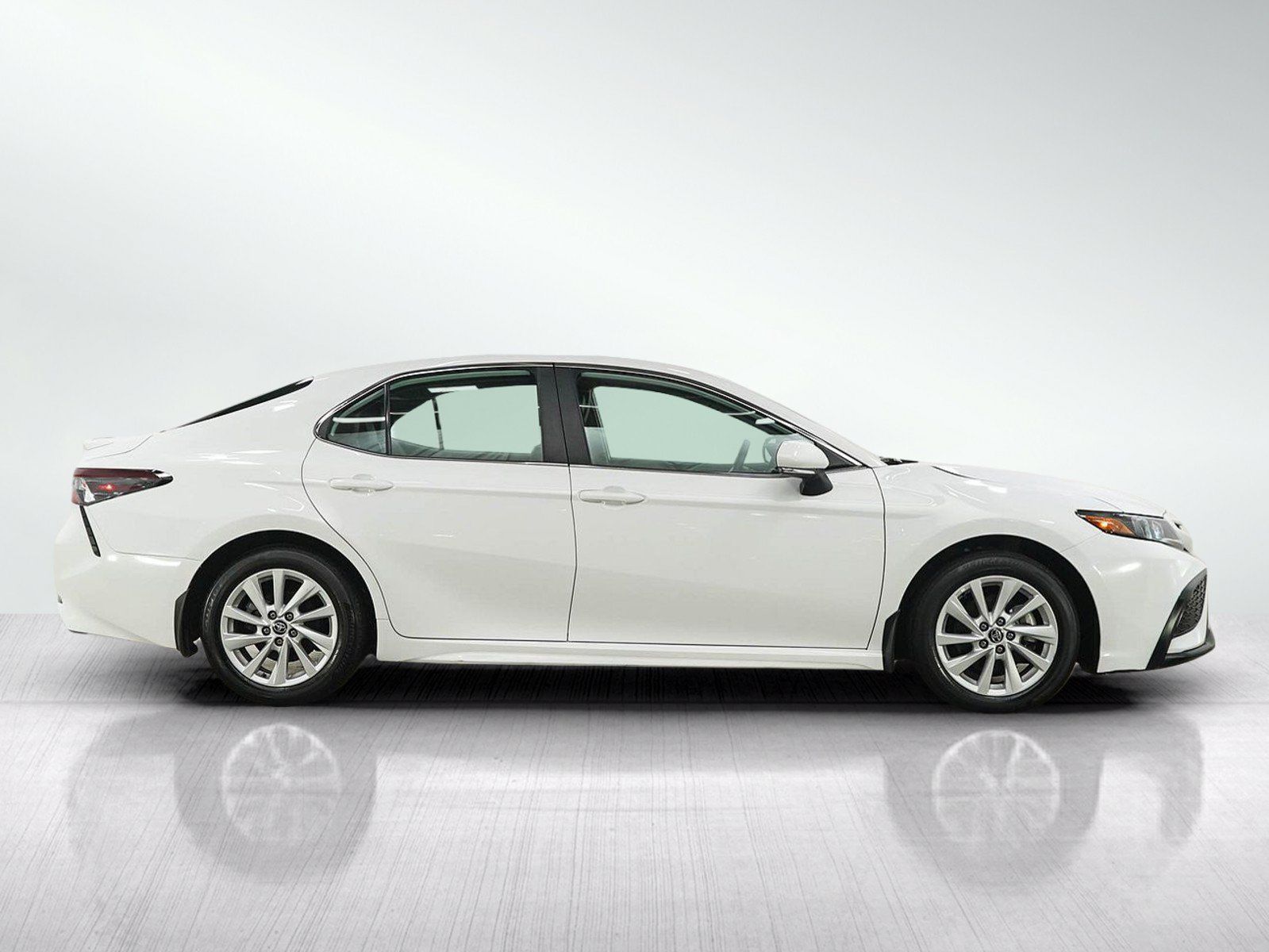 Used 2024 Toyota Camry SE FWD image 6