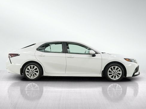 Used 2024 Toyota Camry SE FWD image 6