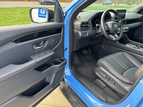 Certified 2023 Honda Pilot TrailSport image 7