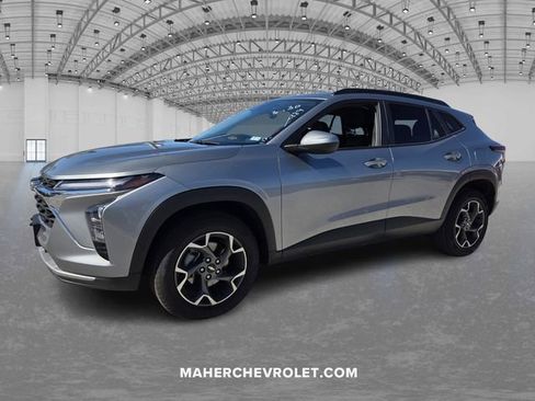 Used 2024 Chevrolet Trax LT image 3