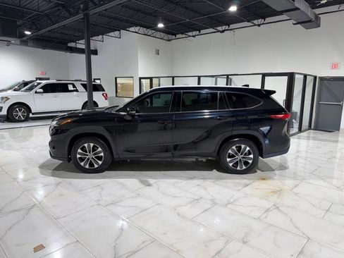 Used 2022 Toyota Highlander XLE image 7