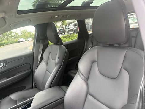 Used 2024 Volvo XC60 B5 Core AWD/4WD image 9