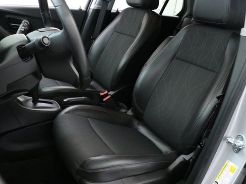 Used 2022 Chevrolet Trax LT w/ LT Convenience Package image 22