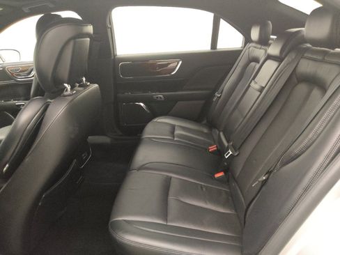 Used 2017 Lincoln Continental Select w/ Climate Package AWD/4WD image 18