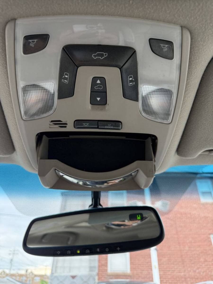 Used 2011 Toyota Sienna XLE w/ Entertainment Pkg FWD image 18