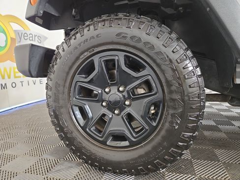 Used 2017 Jeep Wrangler Unlimited Sport image 32