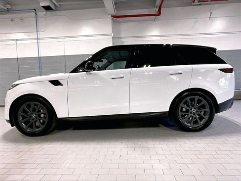 Used 2023 Land Rover Range Rover Sport SE image 2