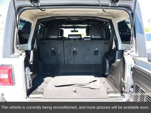 Used 2022 Jeep Wrangler Unlimited Sahara image 40
