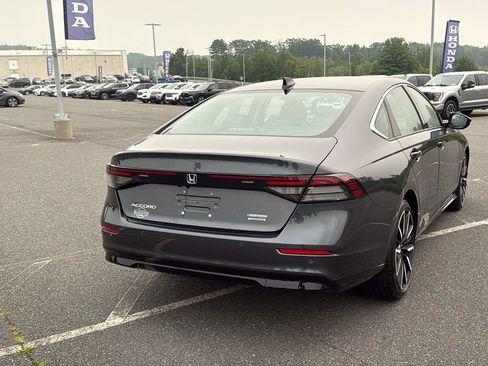 Used 2023 Honda Accord Touring image 6