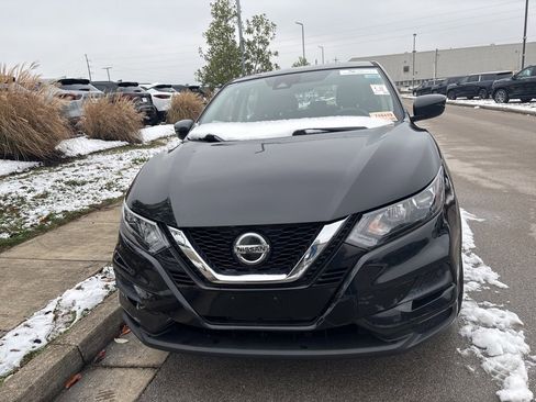 Used 2021 Nissan Rogue Sport S image 2