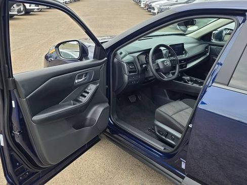 Used 2025 Nissan Rogue SV FWD image 37