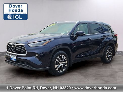 Used 2021 Toyota Highlander XLE AWD/4WD image 1