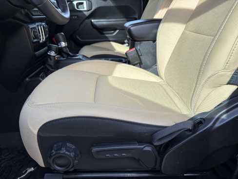 Used 2021 Jeep Wrangler Sport S image 29